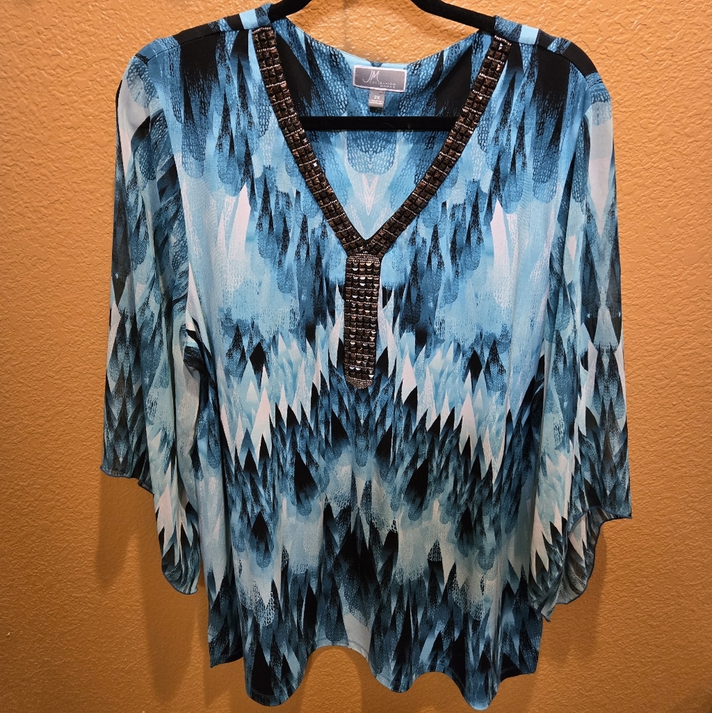 Elegant Turqoise Patterned Women's Top Embellished V Neck Excellent Condion.